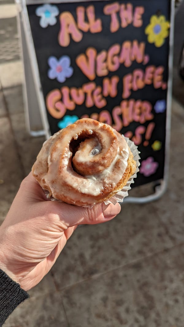 Erin McKenna's vegan and gluten free bakery LA cinnamon roll