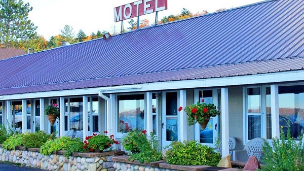 The Sunset Motel on the Bay Munising