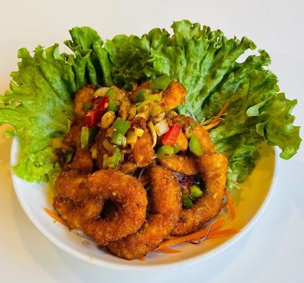 vegan tempura battered crispy vegan shrimps tossed in garlic bell peppers seasoning at golden era in san Francisco 