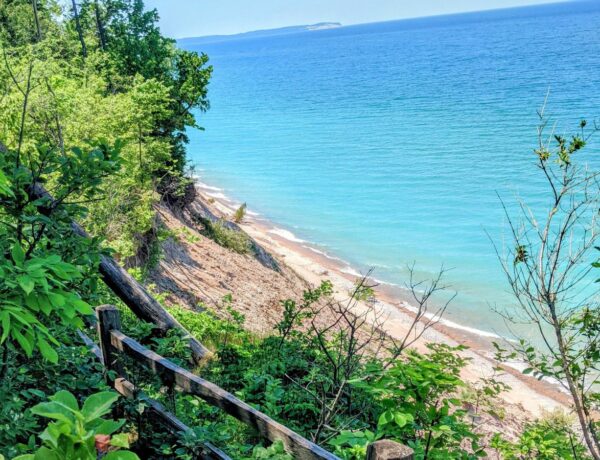 pyramid point hiking trail overlooking beautiful blue lake michigan on a sunny, summer day