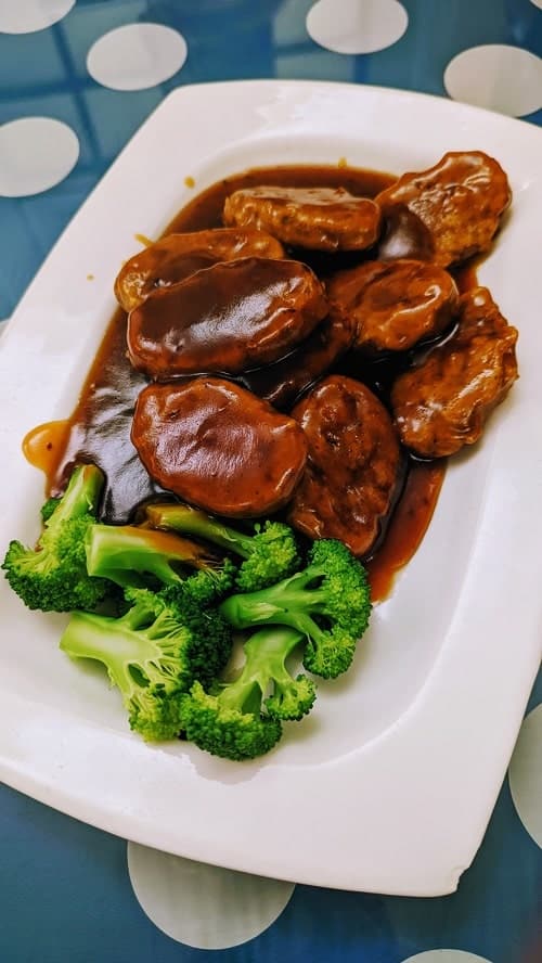 general tsos vegan chicken with steamed broccoli at house of hong in watkins glen