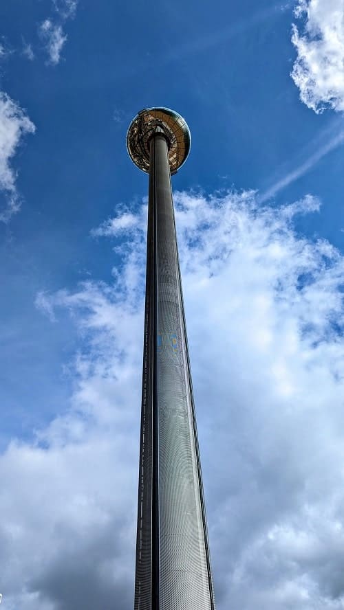 the tall metal brighton i360 ride that takes people up over 400 feet for views of the city