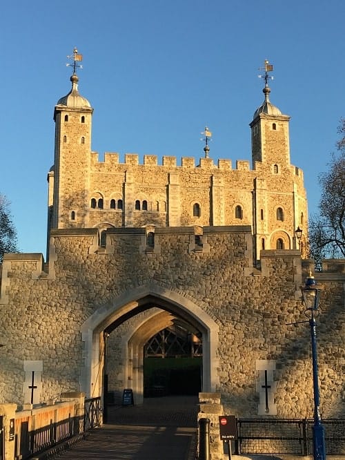 entrance to the tower of london at dusk