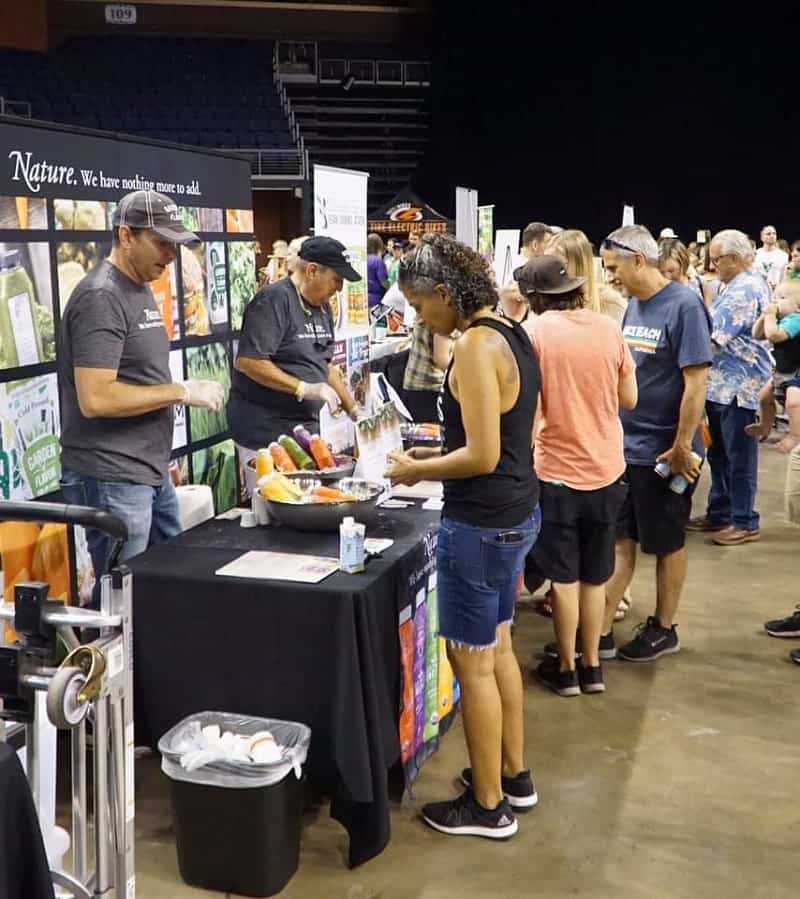 lines of people at vegan vendors at the vegfest colorado