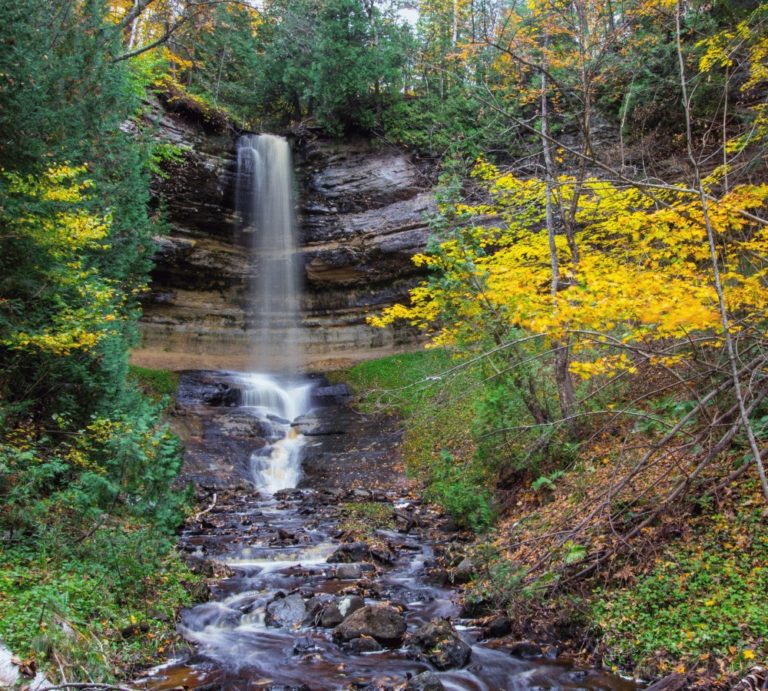 9 Best Pictured Rocks Hiking Trails to Explore in 2024