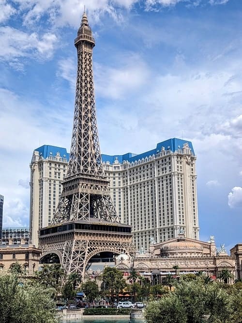 paris hotel with an Eifel tower in front on the las vegas strip