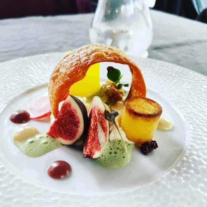 golden pastry surrounded by fresh fruit on a white plate at Michelin starred restaurant lucky leek in berlin