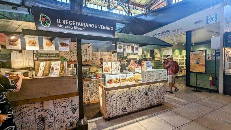 the veg and veg food stand inside of the central market in florence 