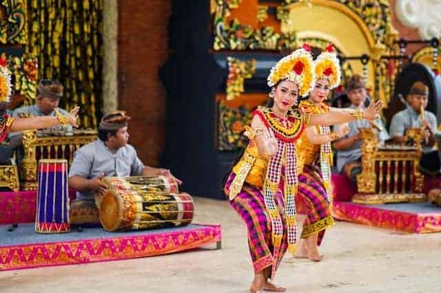 women dancing in traditional, colorful balinese dance wear