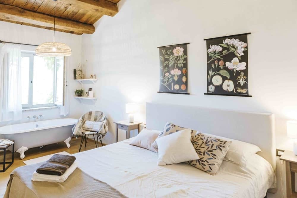 inside of a bright and modern guestroom with a little rustic charm and the vegan-friendly b and b Le-Mole-sul-Farfa in Italy