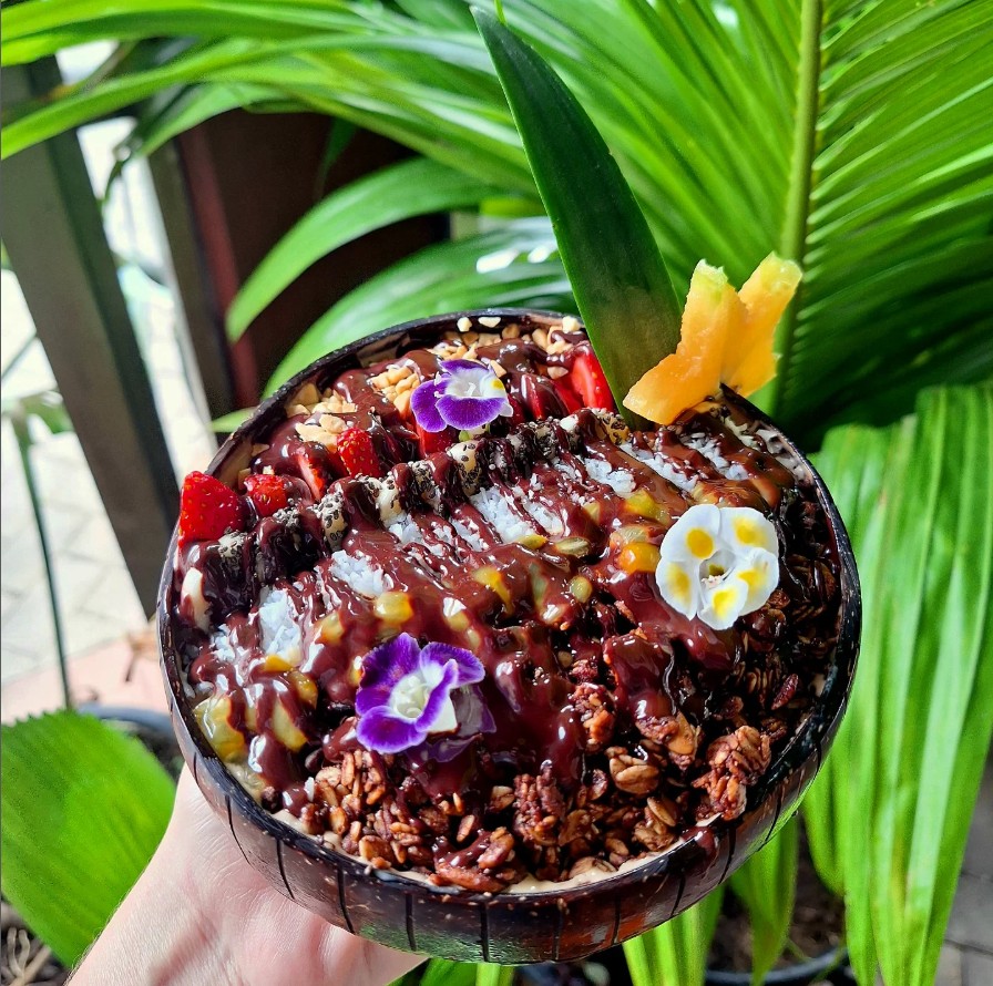 giant smoothie bowl topped with chocolate granola, fruit, and chocolate sauce at jungle bowls in la fortuna