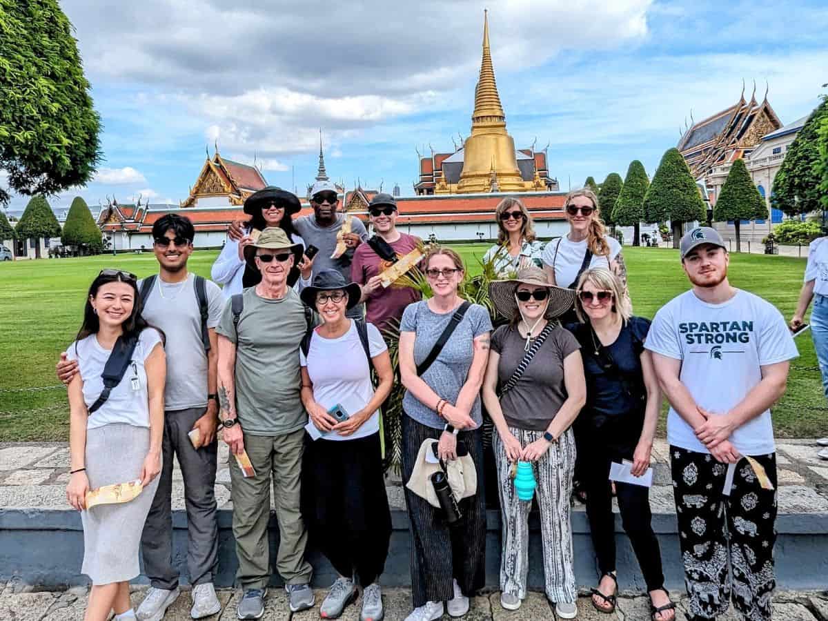 group photo of travelers to thailand on a veggies abroad vegan tour 
