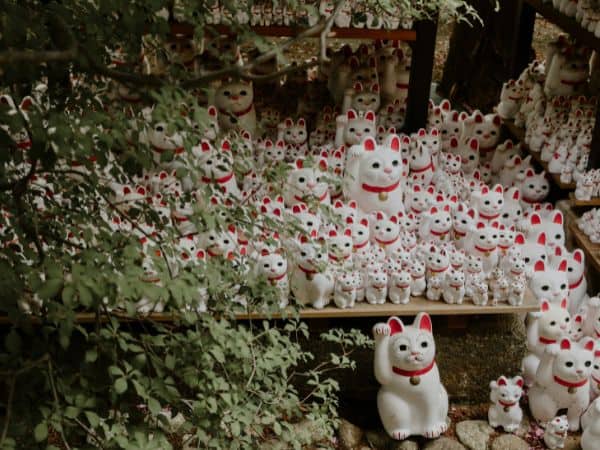 a ton of mini waving japanese cats in japan