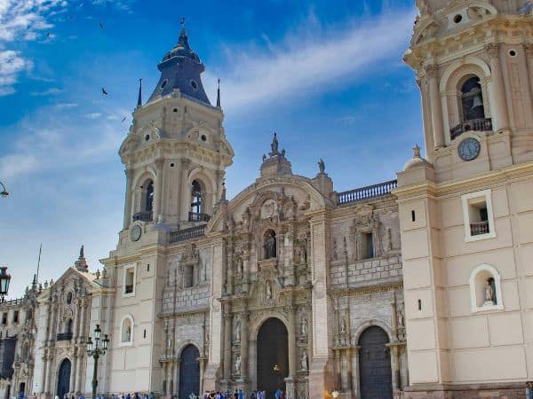large cathedral in cusco peru